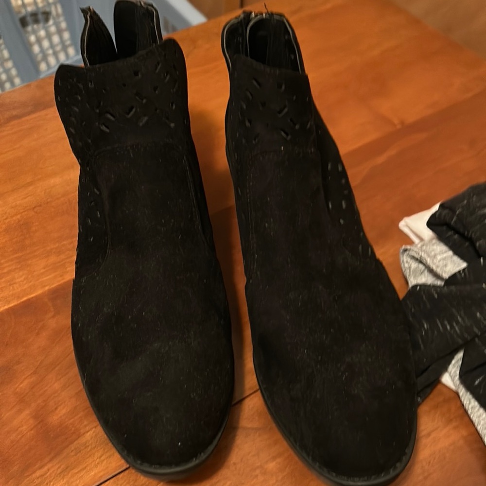 Women’s ankle boot never worn